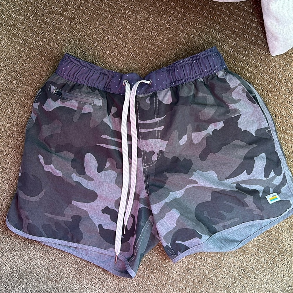 VUORI Shorts Mens Blue Camo V Cycled Performance 4 Way Stretch